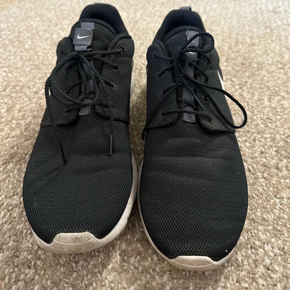 Nike Roshe One Shoes. Mens Size 8 Excellent Condition
